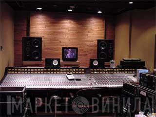 Toshiba EMI Studio - Винил CD и Кассеты лейбла Toshiba EMI Studio на сайте МаркетВинила
